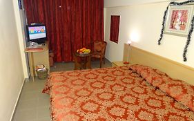 Виктория Хотел