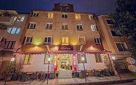 Виктория Хотел